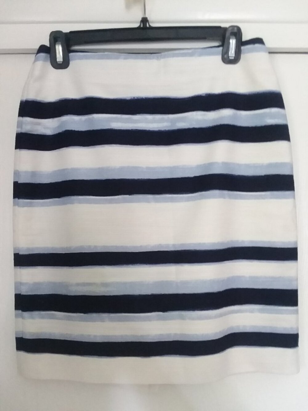 Ann Taylor preppy pencil skirt 4P petite white pastel blue navy striped coastal